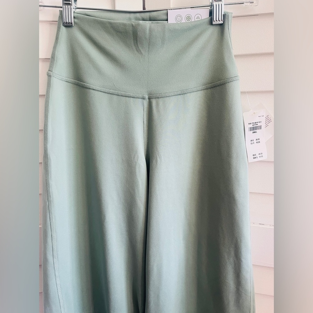 Gilly Hicks NEW Pants Wide Leg Active Recharge Mid Rise Light Green Size Small